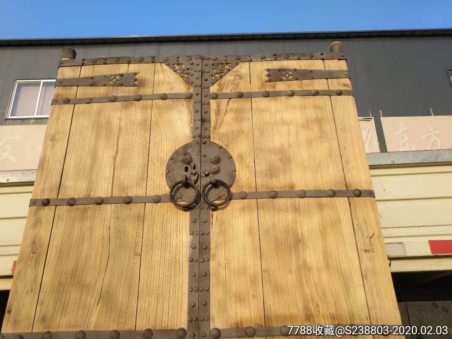 清代,榆木,大风化纯手工制作的花鸟铁艺大门,做工精细,沧桑感十足,可