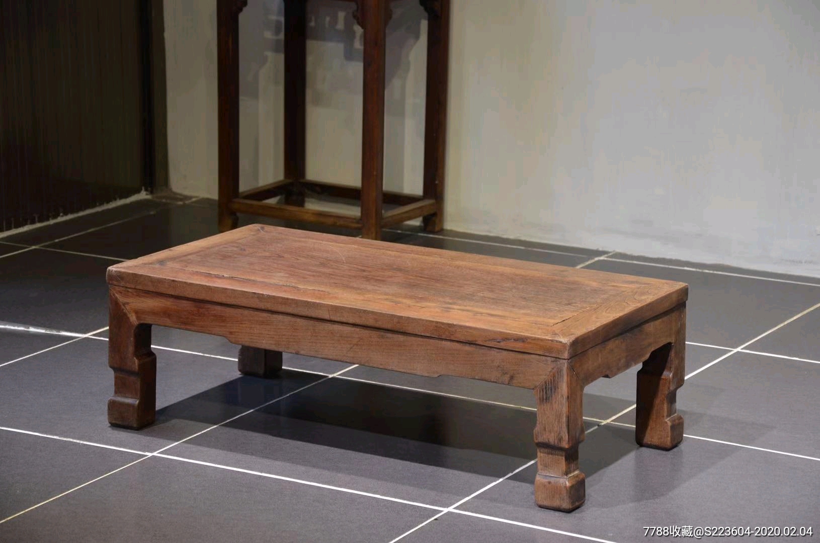 滚动鼠标滚轴,图片即可轻松放大,缩小更多"木桌/几/案