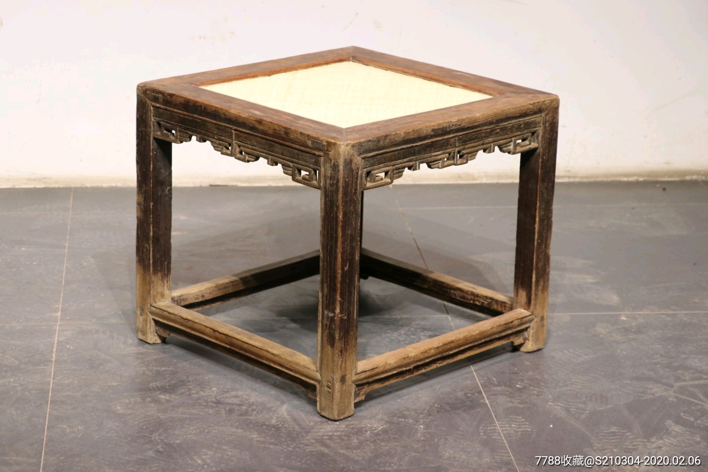 清中期,四平式雕拐子纹…禅凳.品相如图完整牢固