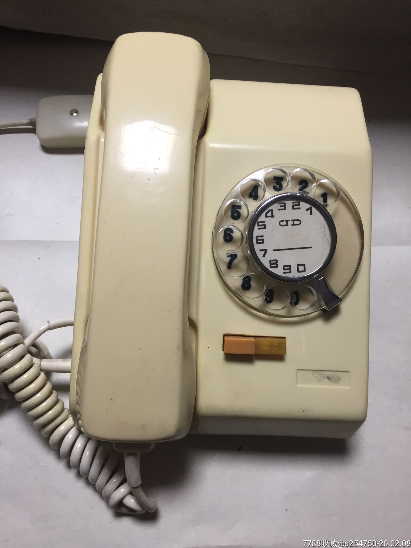 拨盘式电话机