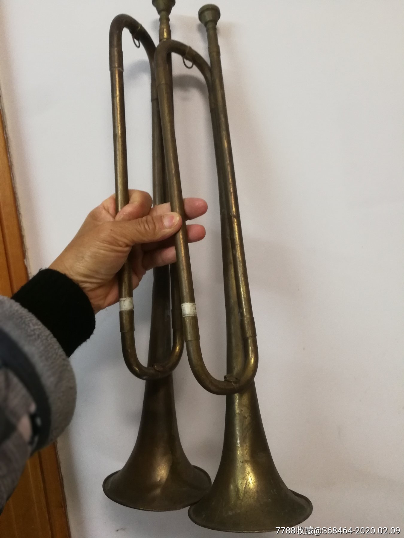 早期长52厘米的黄铜冲锋号两把