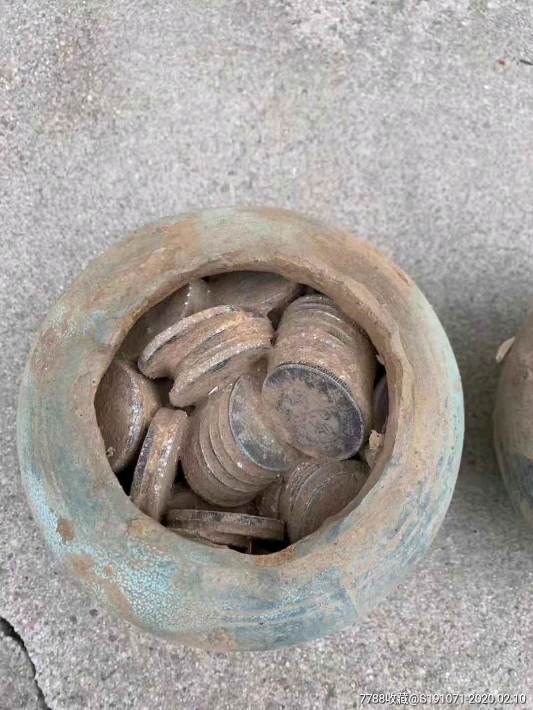 价高,非诚勿扰,一共六坛,最后两坛!拆迁出土银元!保存完整,品相如