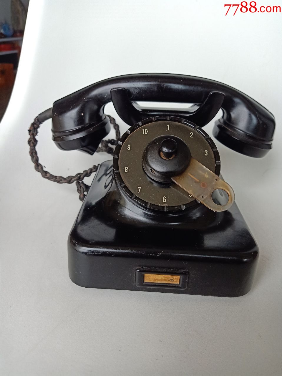 1940年左右德国产西门子拨片台式电话机