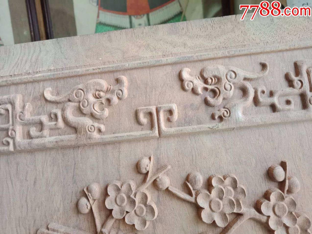 2斤,双面工,两面的图案一模一样,缅甸花梨木红木雕刻花鸟