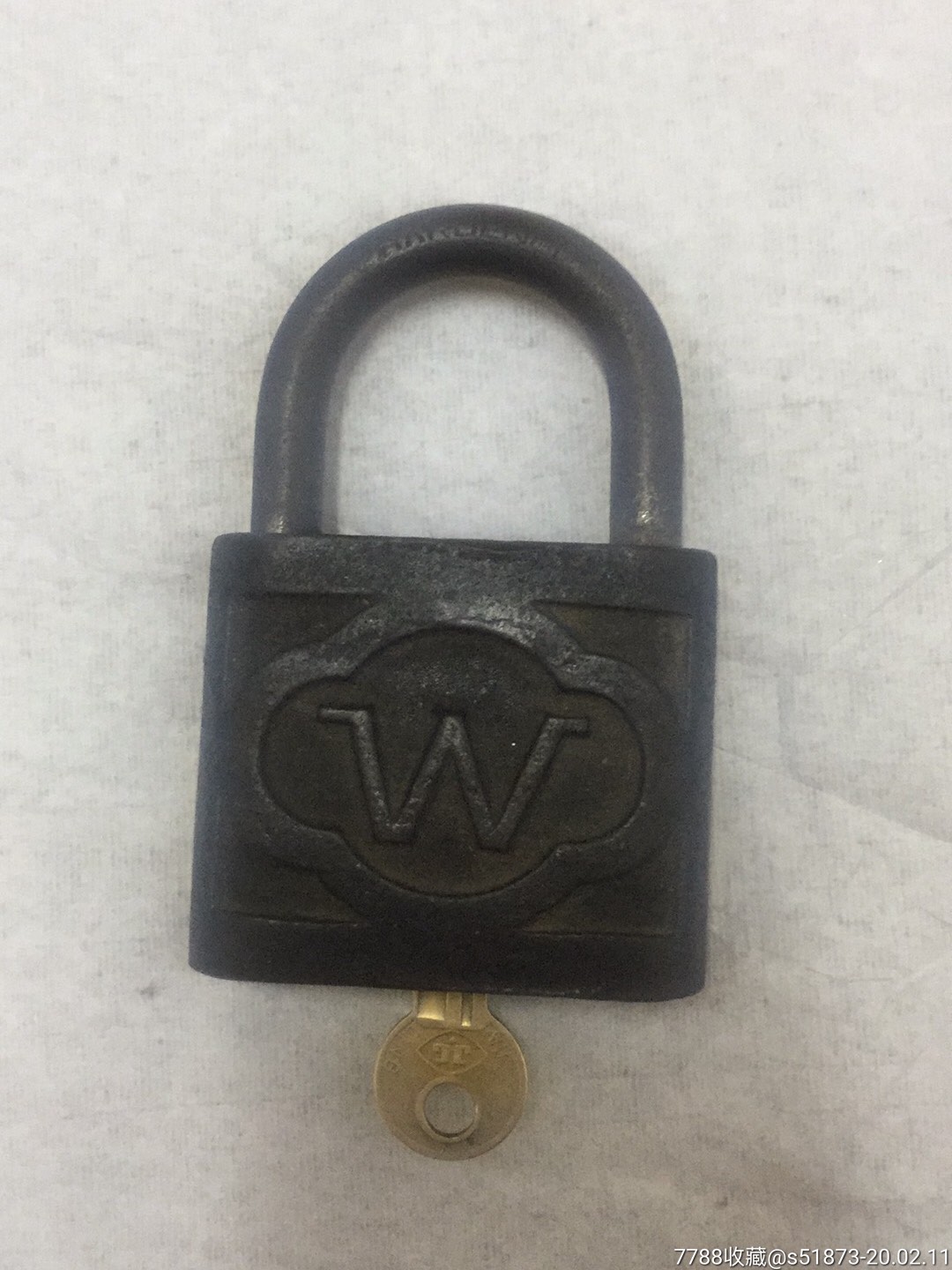 锁头(高11厘米重0.85公斤)