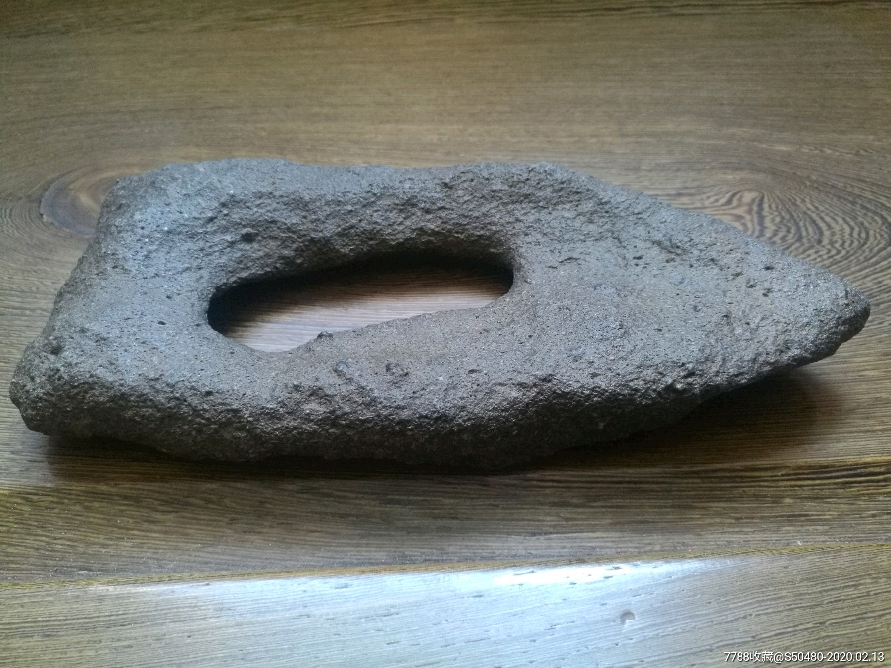 奇石新疆戈壁石带孔洞泥石板石茶台装饰观赏雅石特色手把玩石