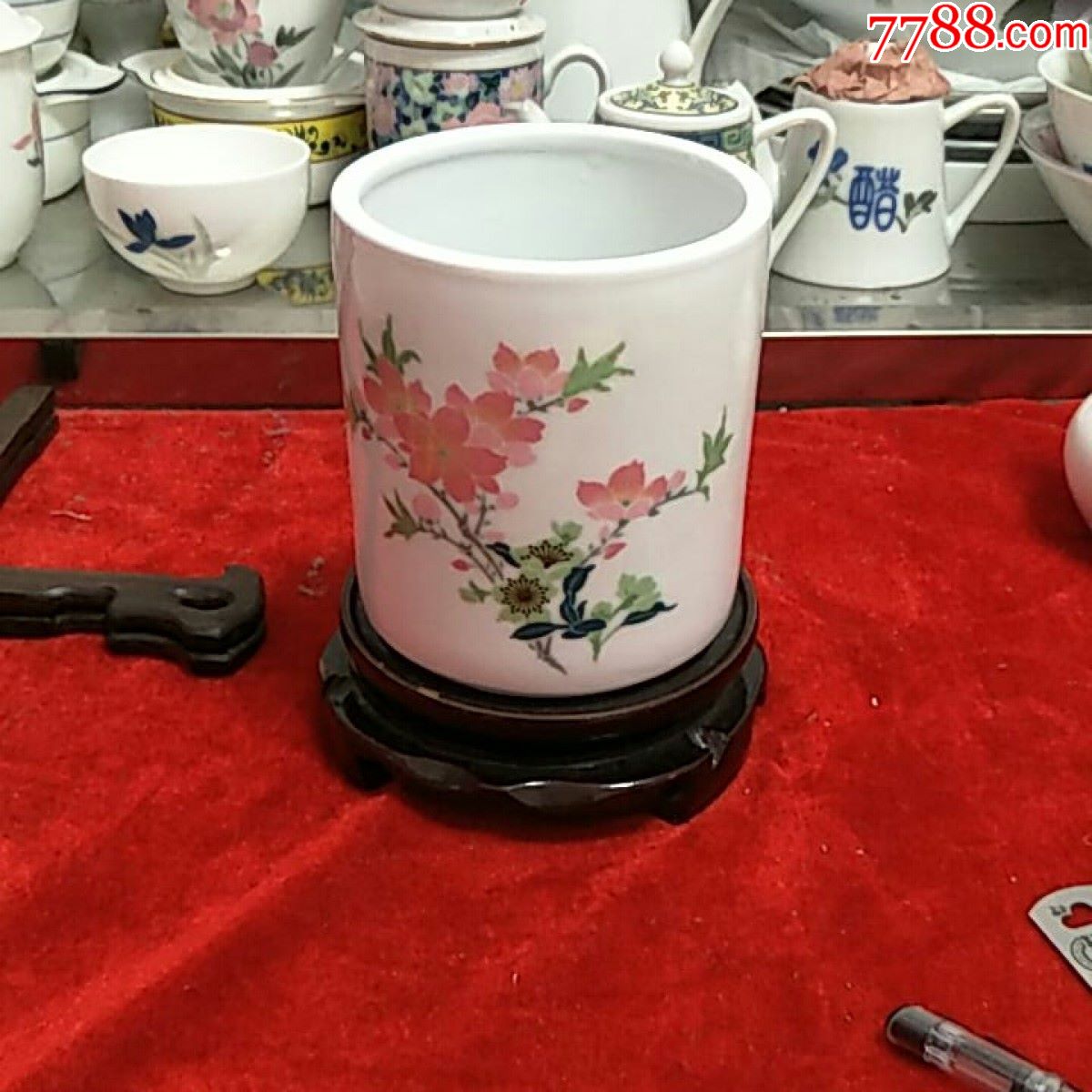 七八十年代醴陵群力官窑水点梅花笔筒