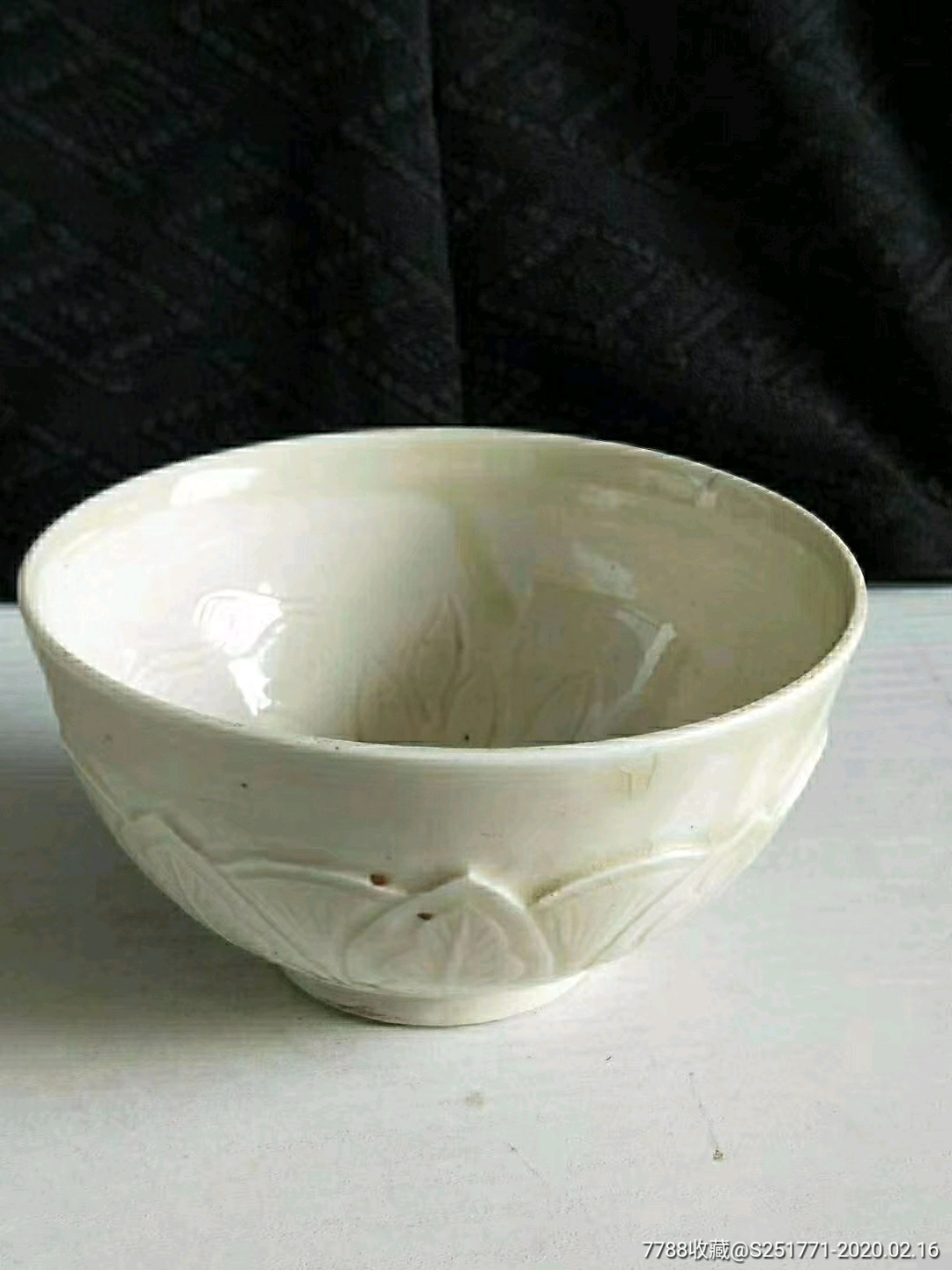 白釉刻花碗,.