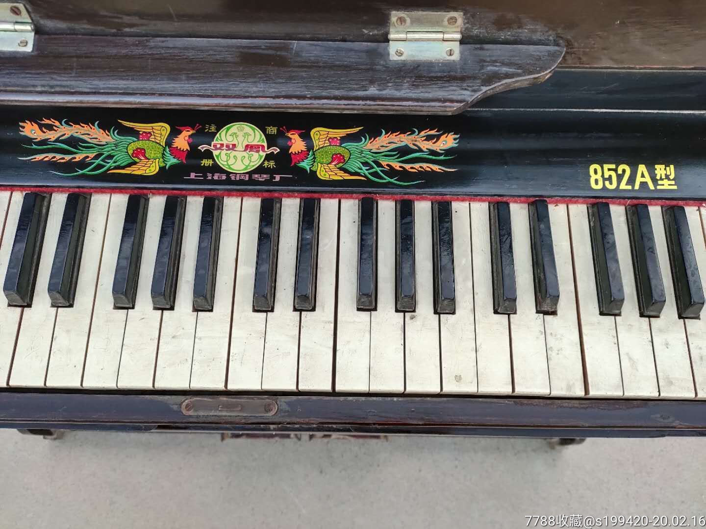 五十年代上海产双凤牌老钢琴九成新完好无损,正常使用