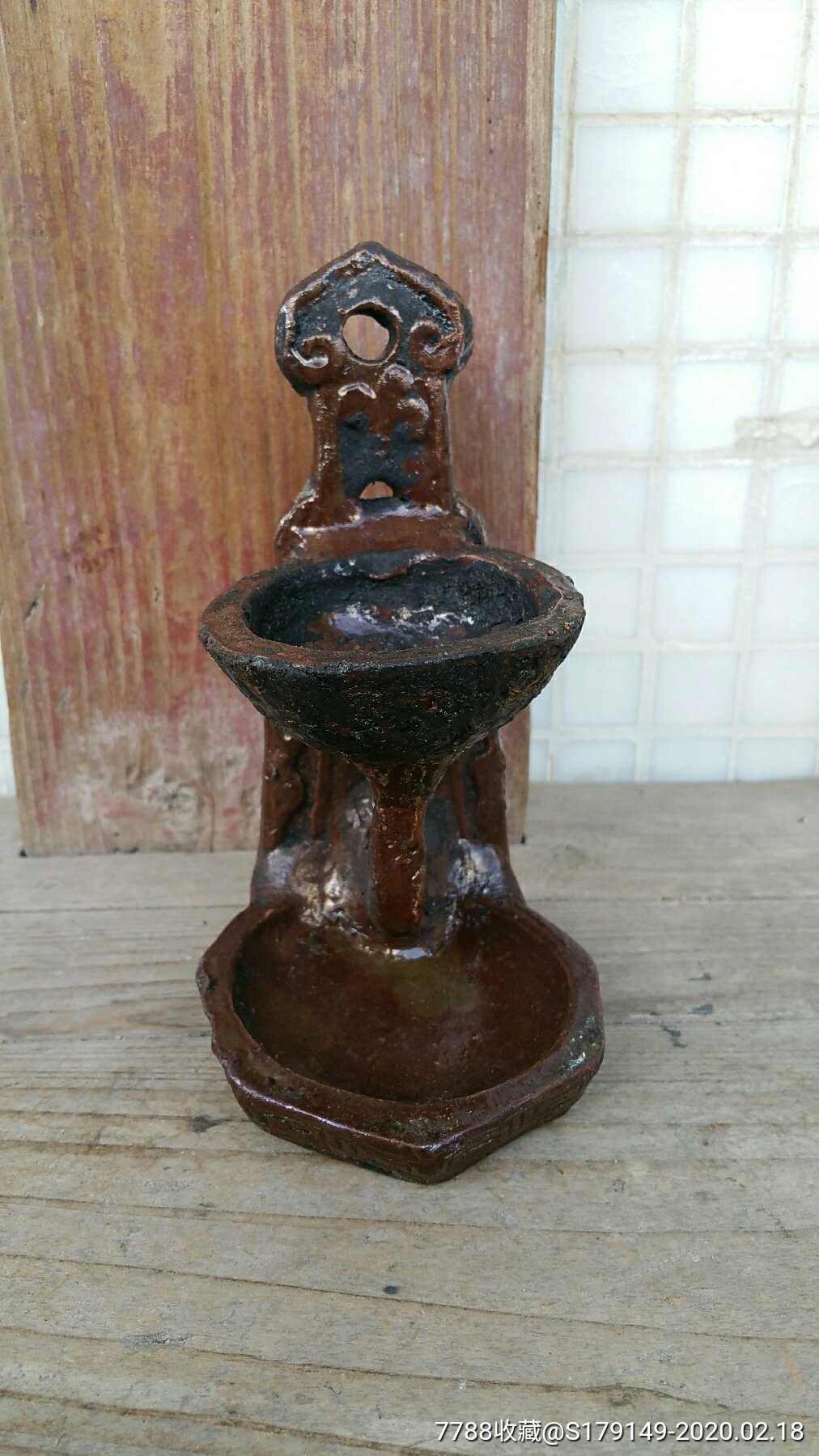 清代铁胎陶油灯壁灯