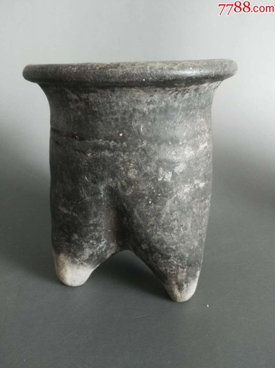 夏家店下层文化黑陶鬲