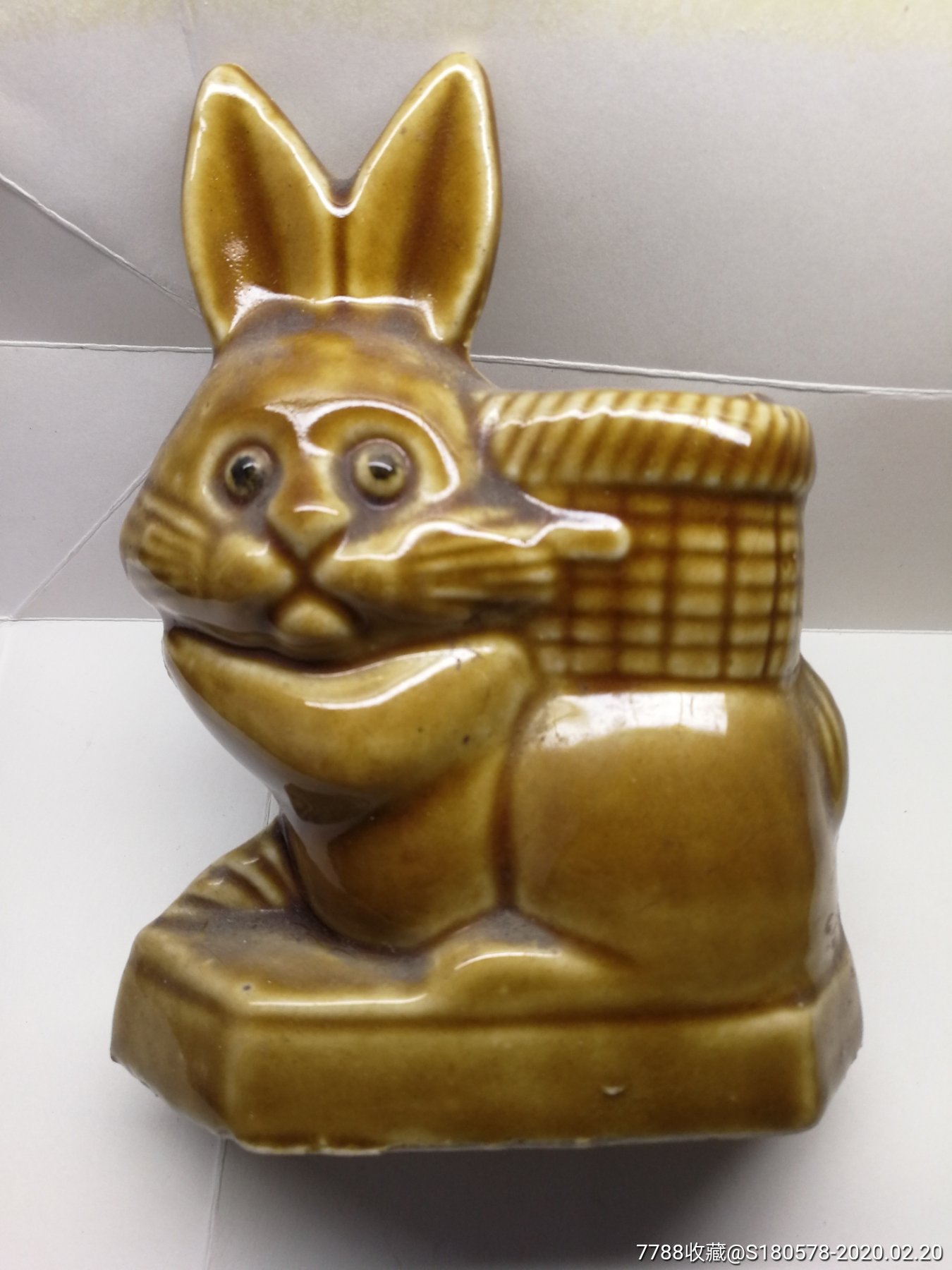 七八十年代黄釉瓷双面猫咪图笔筒一个