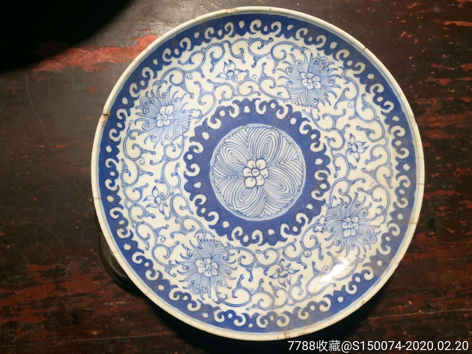 清代乾隆缠枝莲如意纹青花大盘