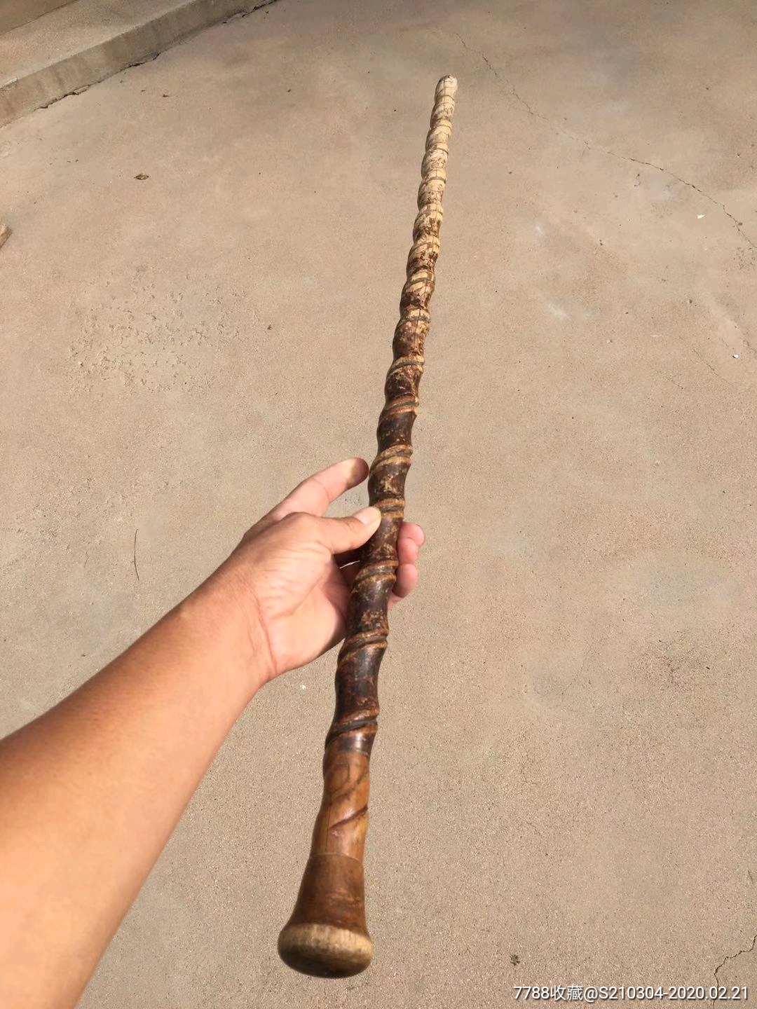 清代精品藤枝型拐杖,保存完好,品相如图,高雅艺术