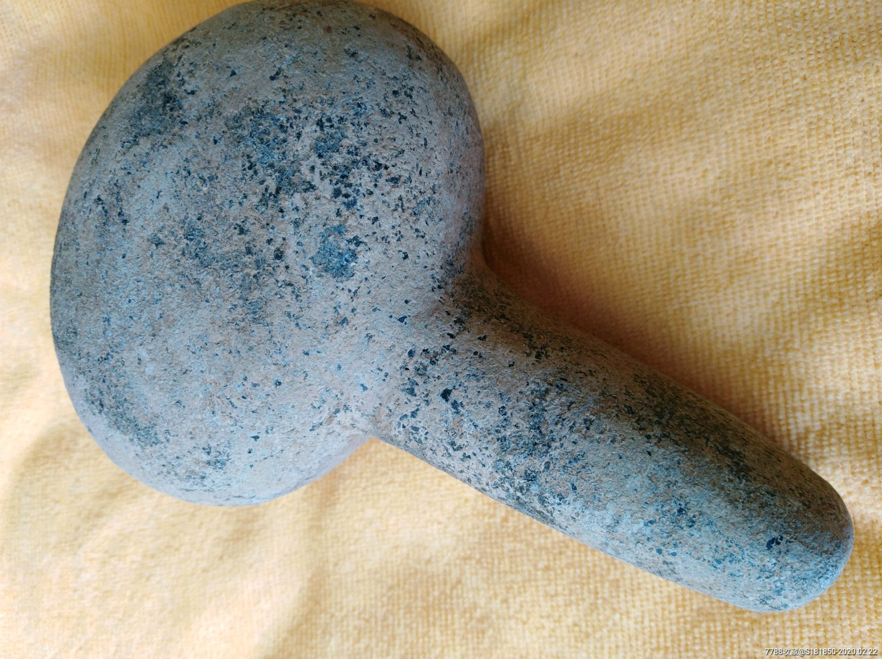 古人做陶器捣泥用的石头锤子