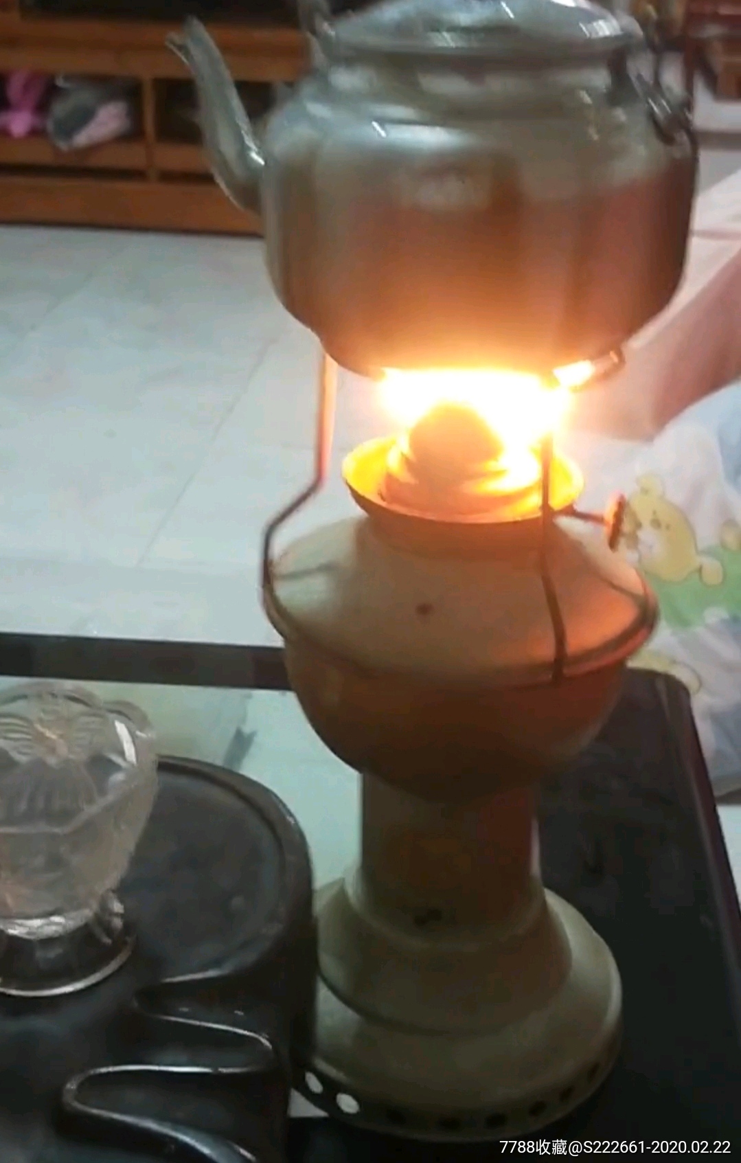 正宗的潮阳司马老煤油灯煮水灯,泡茶煮水灯.电动版的,无修无补无破裂.