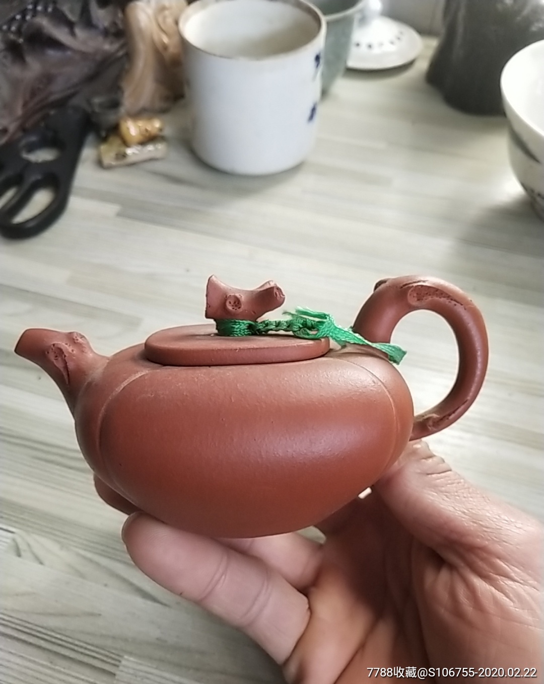 何道洪之女何燕萍款方形柿蒂紫砂壶_价格200.