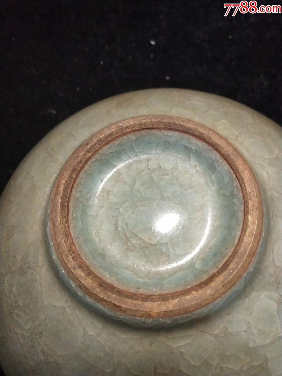 冰裂纹青釉大碗