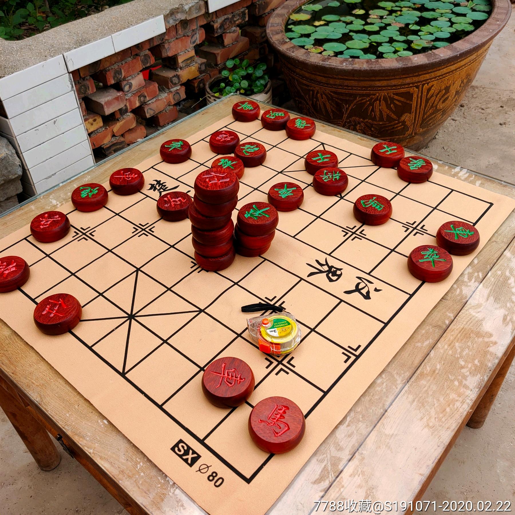 定制款特大红木象棋单个直径达到7cm棋盘也是定制的