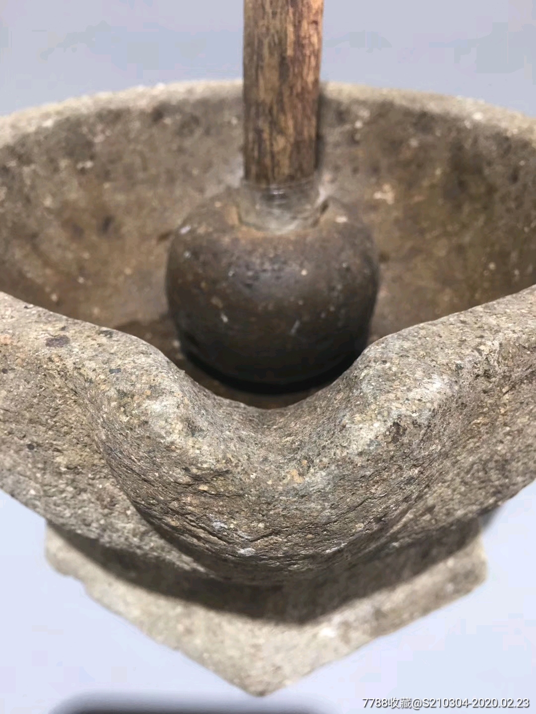 清代老青石药碾子.造型自然.