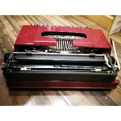 英文打字机，品相如图，看好再拍，售出不退不换，可以正常使用，就此一台。。(se71246516)_7788收藏__收藏热线