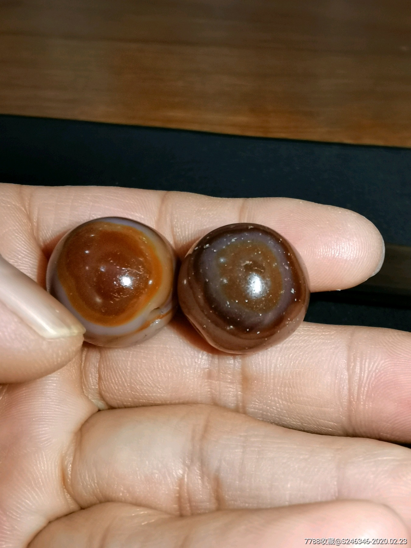 清代缠丝玛瑙珠一对