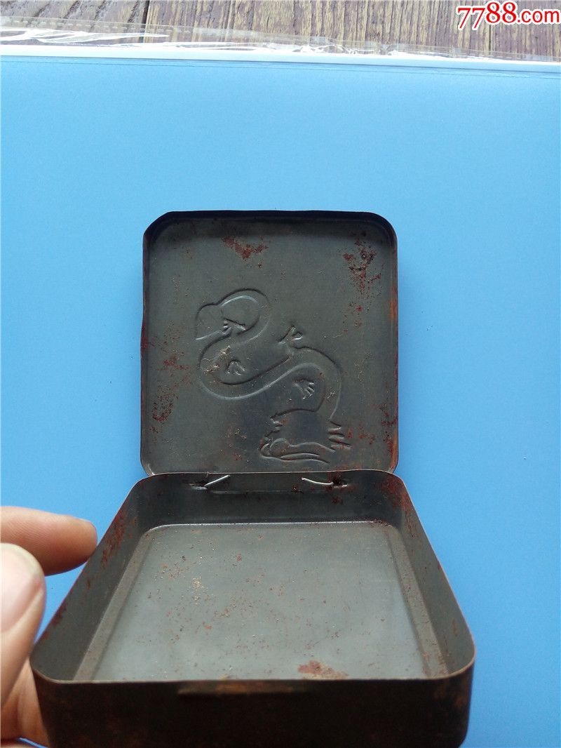 金金龙香烟铁盒图片