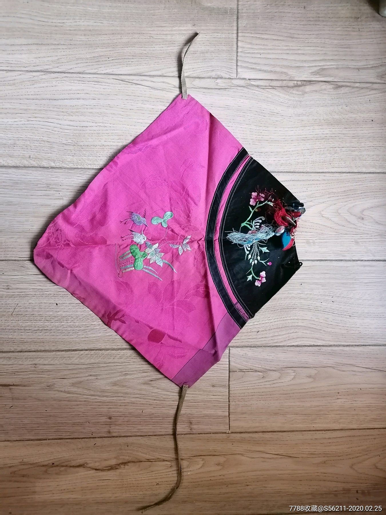 崭新的民国刺绣肚兜