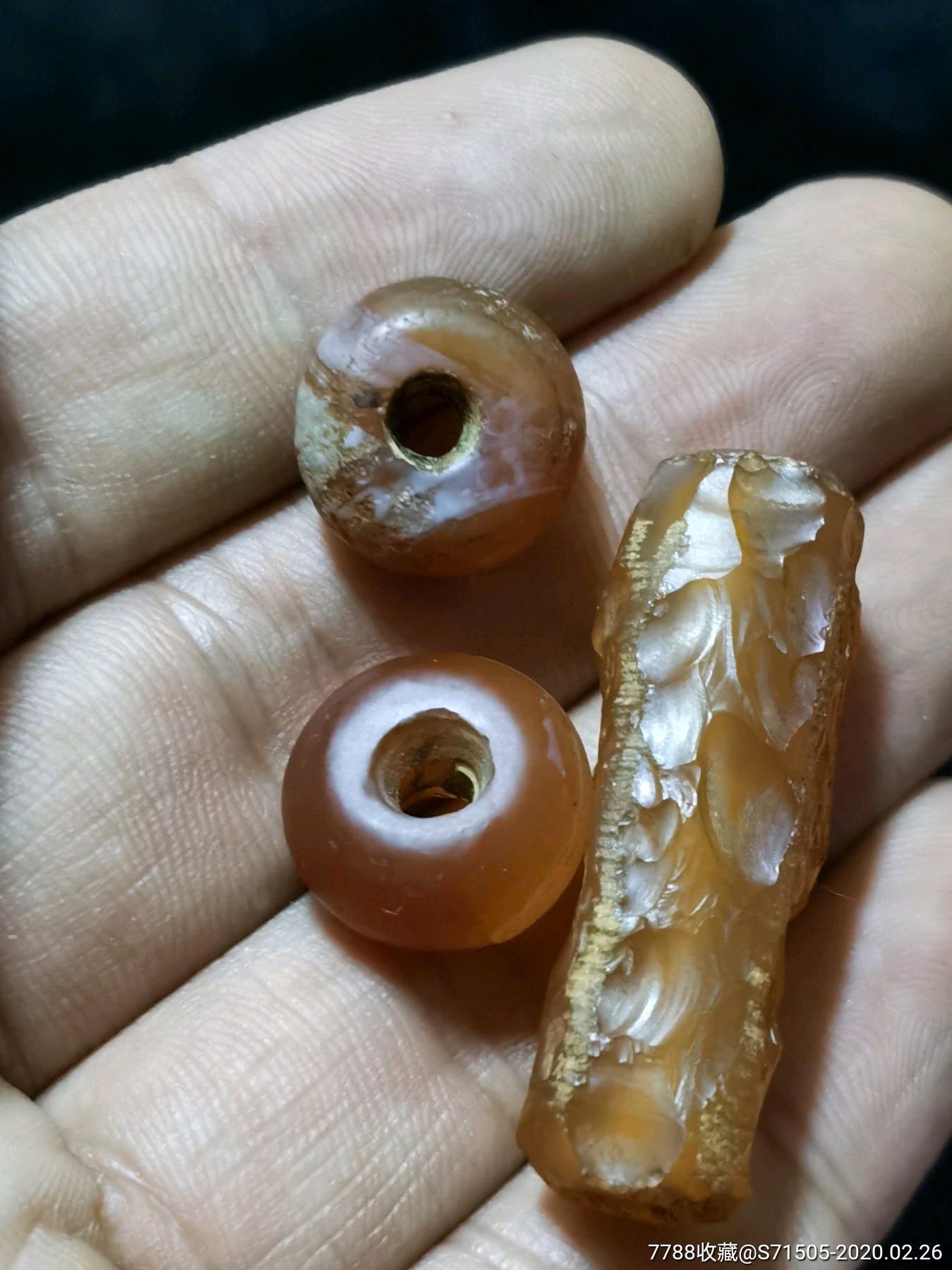 两个辽代老珠子,一个红山老珠子