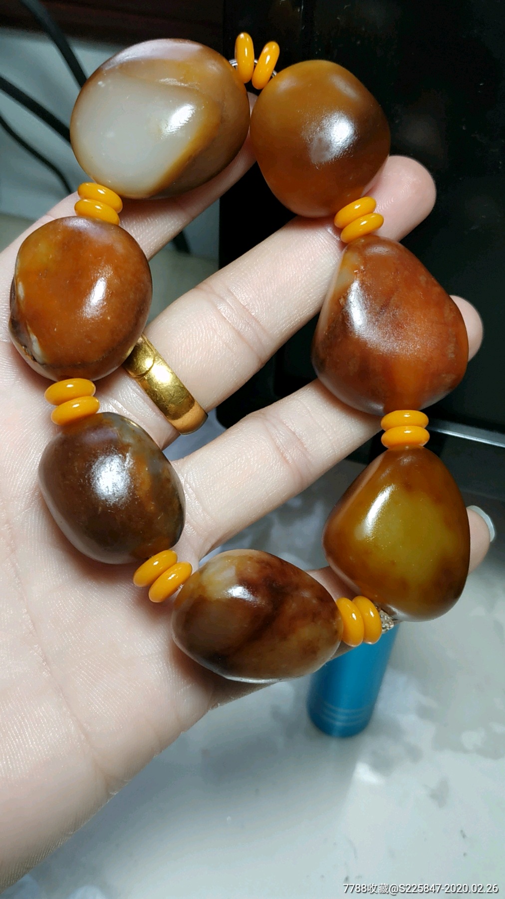 爷爷古玩店不干了特价处理新疆和田玉籽料红沁皮原石手串总重155克