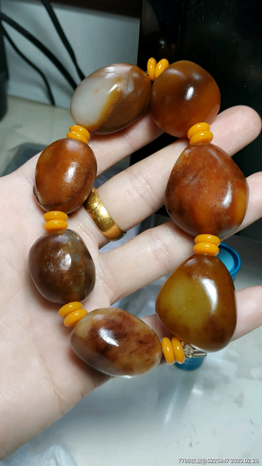 爷爷古玩店不干了特价处理新疆和田玉籽料红沁皮原石手串总重155克