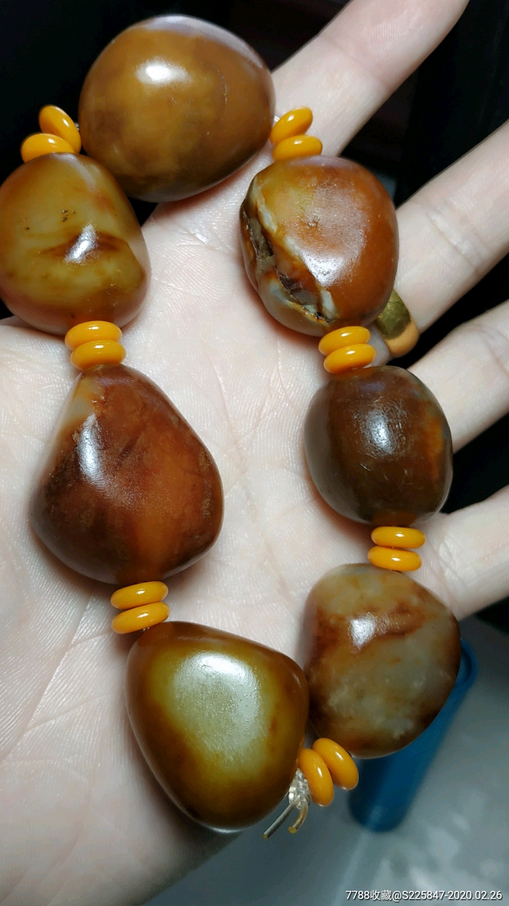 爷爷古玩店不干了特价处理新疆和田玉籽料红沁皮原石手串总重155克