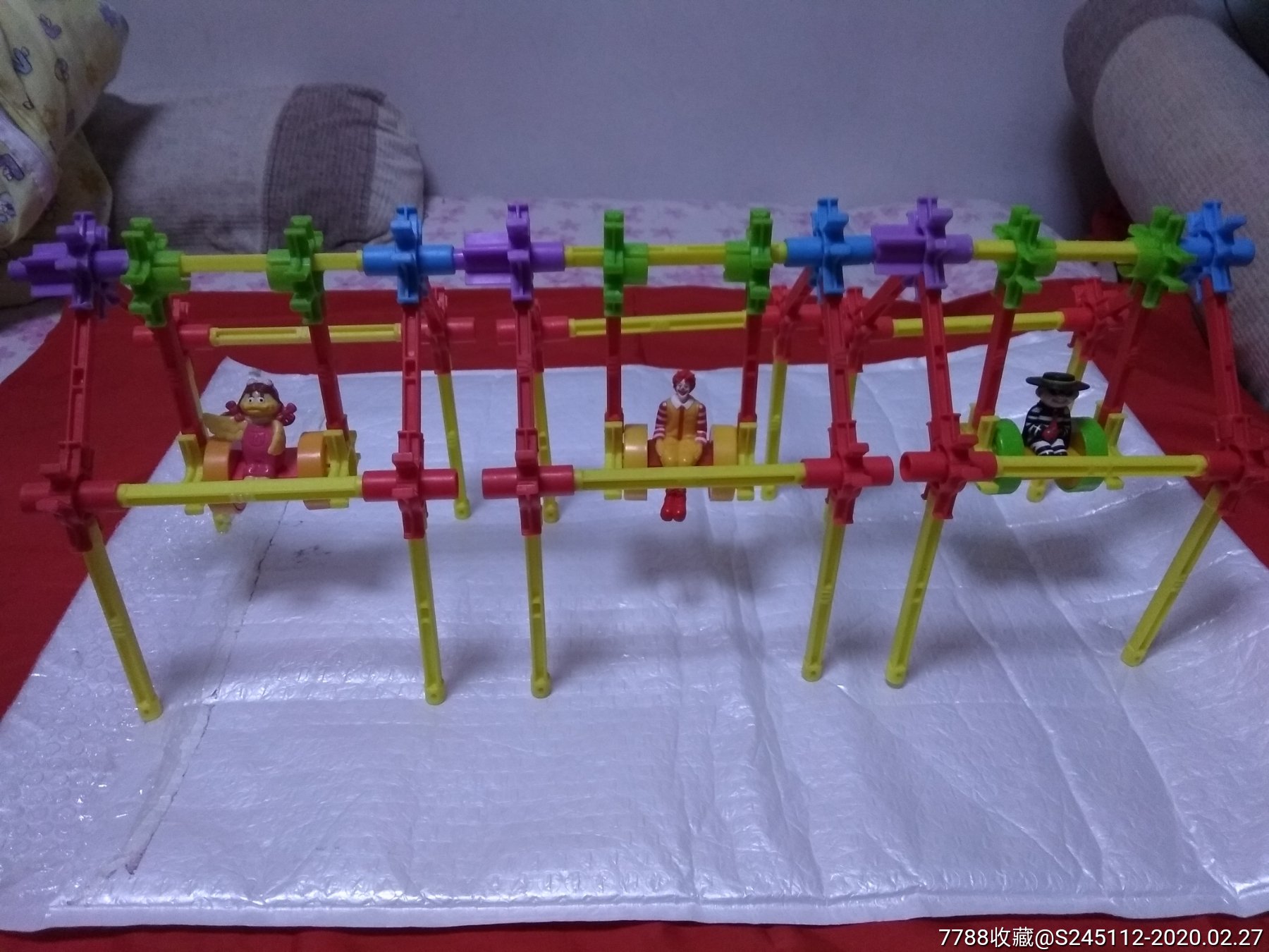 麦当劳四小福2001年玩具合售见图