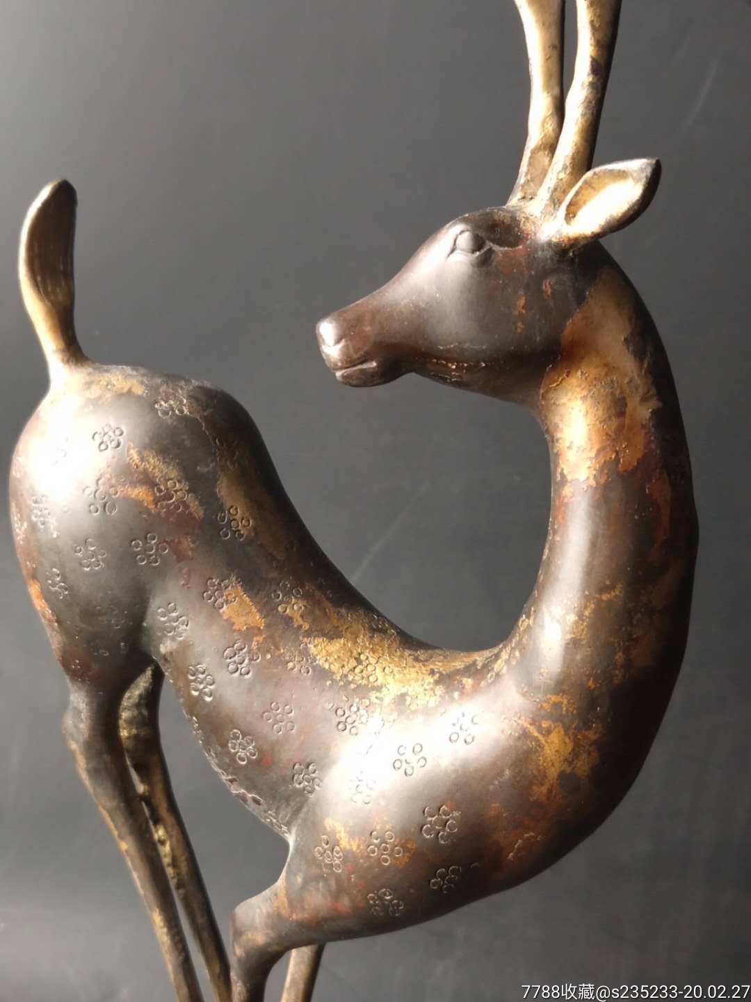 铜鎏金高足梅花鹿摆件