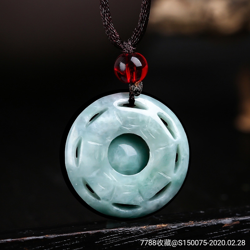 翡翠玉雕八卦挂件直径25厘米