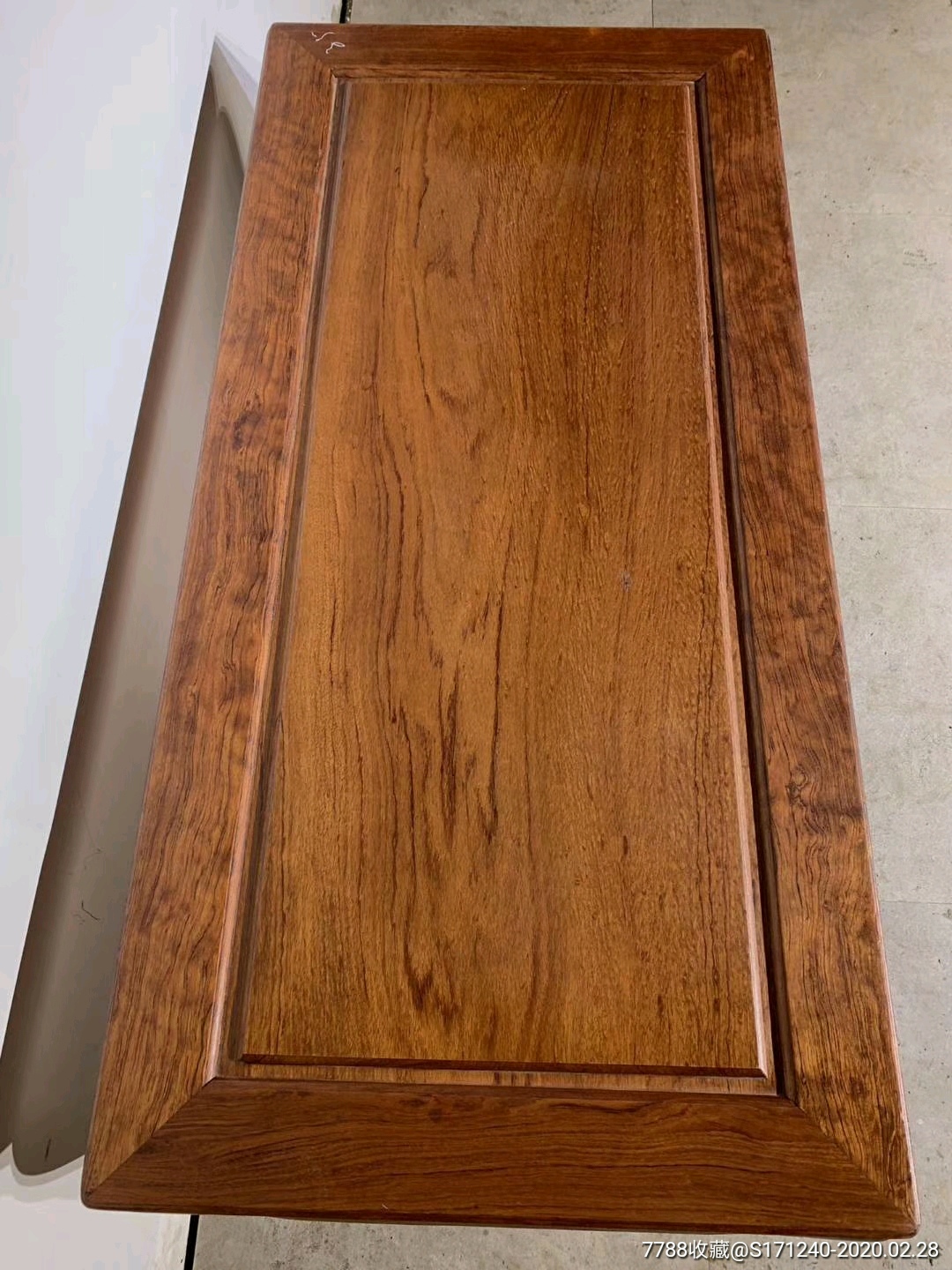 黄花梨茶桌六件套,高档花梨木色泽光鲜,高雅大方,端庄得体,并且经久