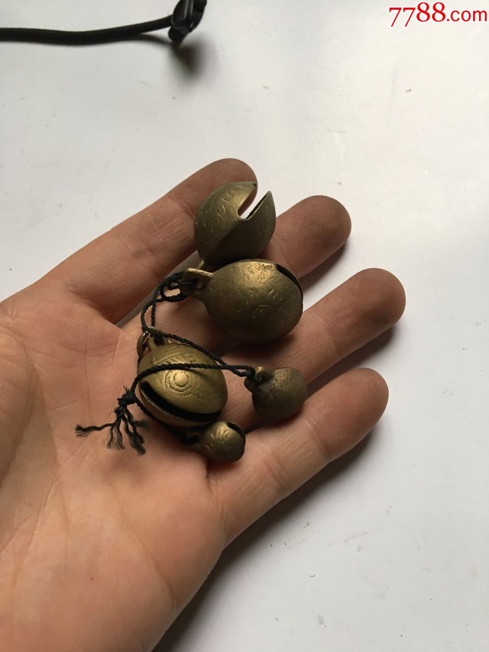 铜铃铛一串