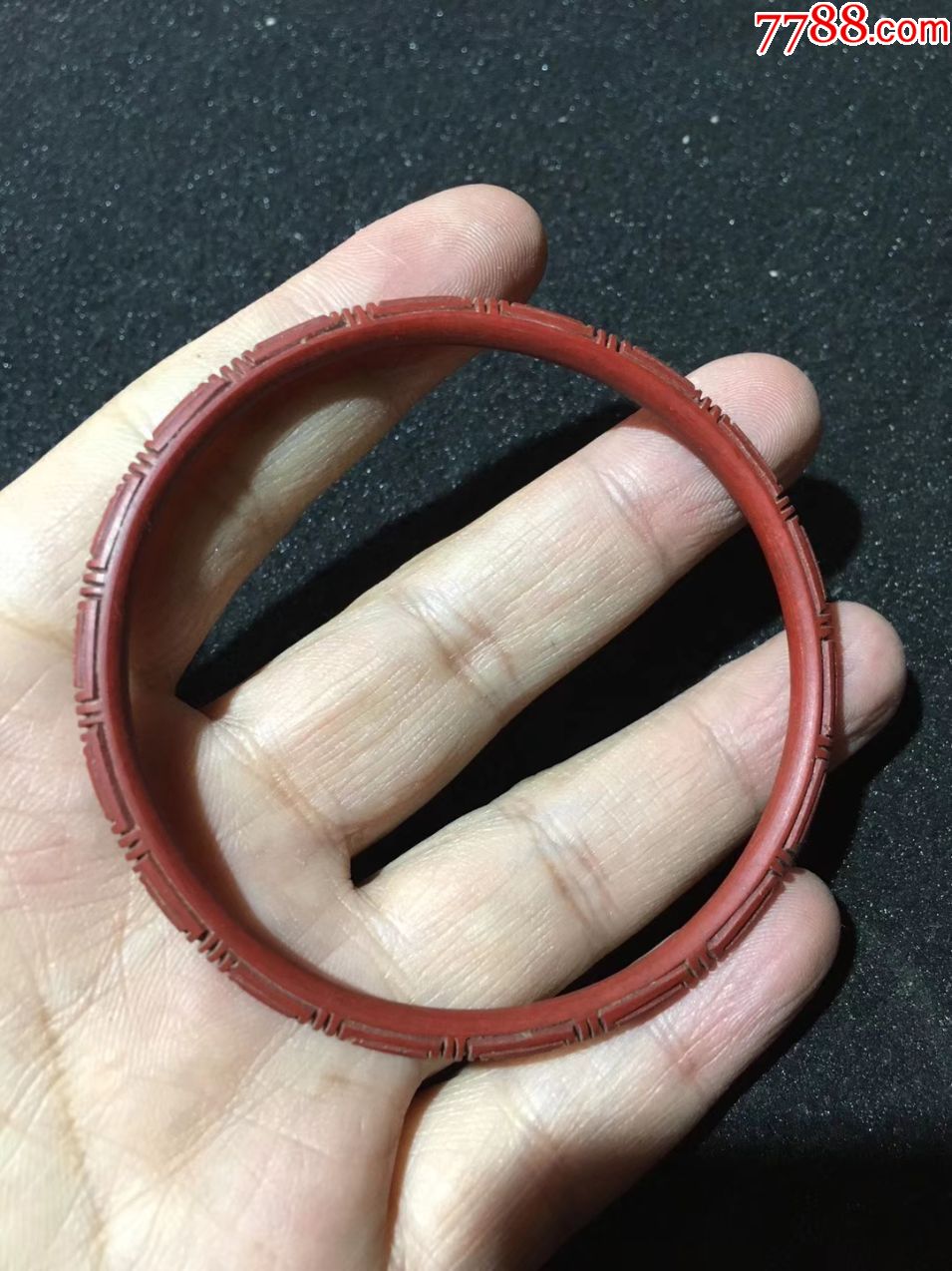 清代大漆剔红手镯一个