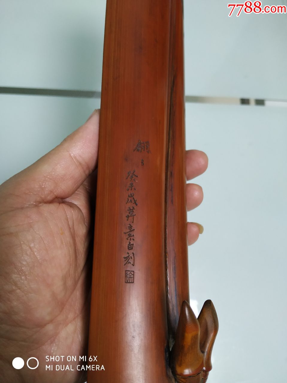 徐素白款竹雕蝴蝶花卉笔搁