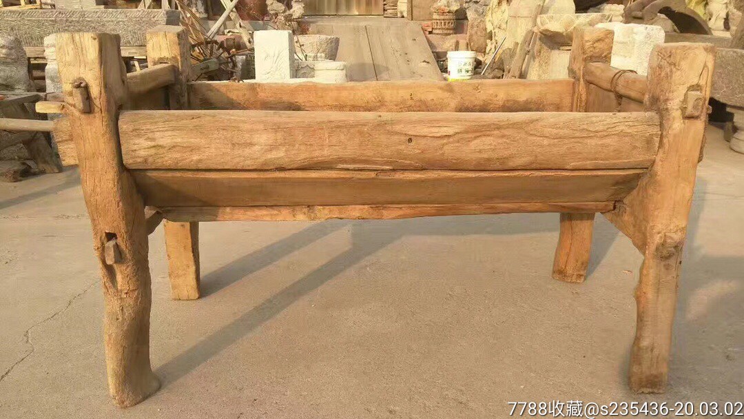 清代大户人家所用柏木马槽,做工精致考究,木质纯正细腻!造型优美别致!