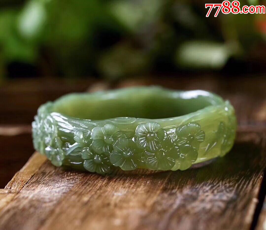 精致漂亮的和田玉黄口雕花手镯,圈口60.2*18.4*8.5mm