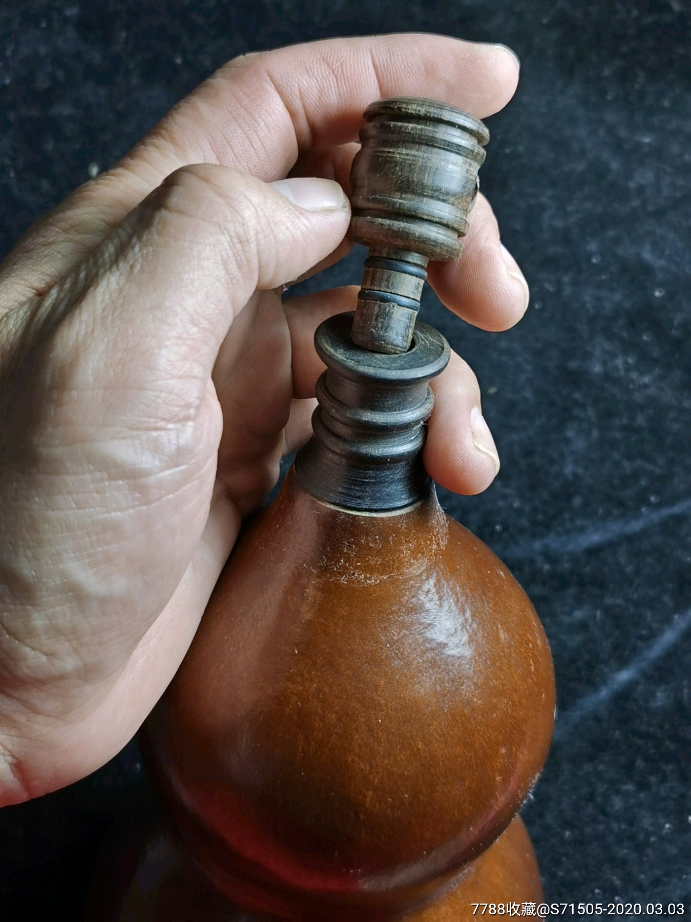 以前收的清代老葫芦,盖子是紫檀的