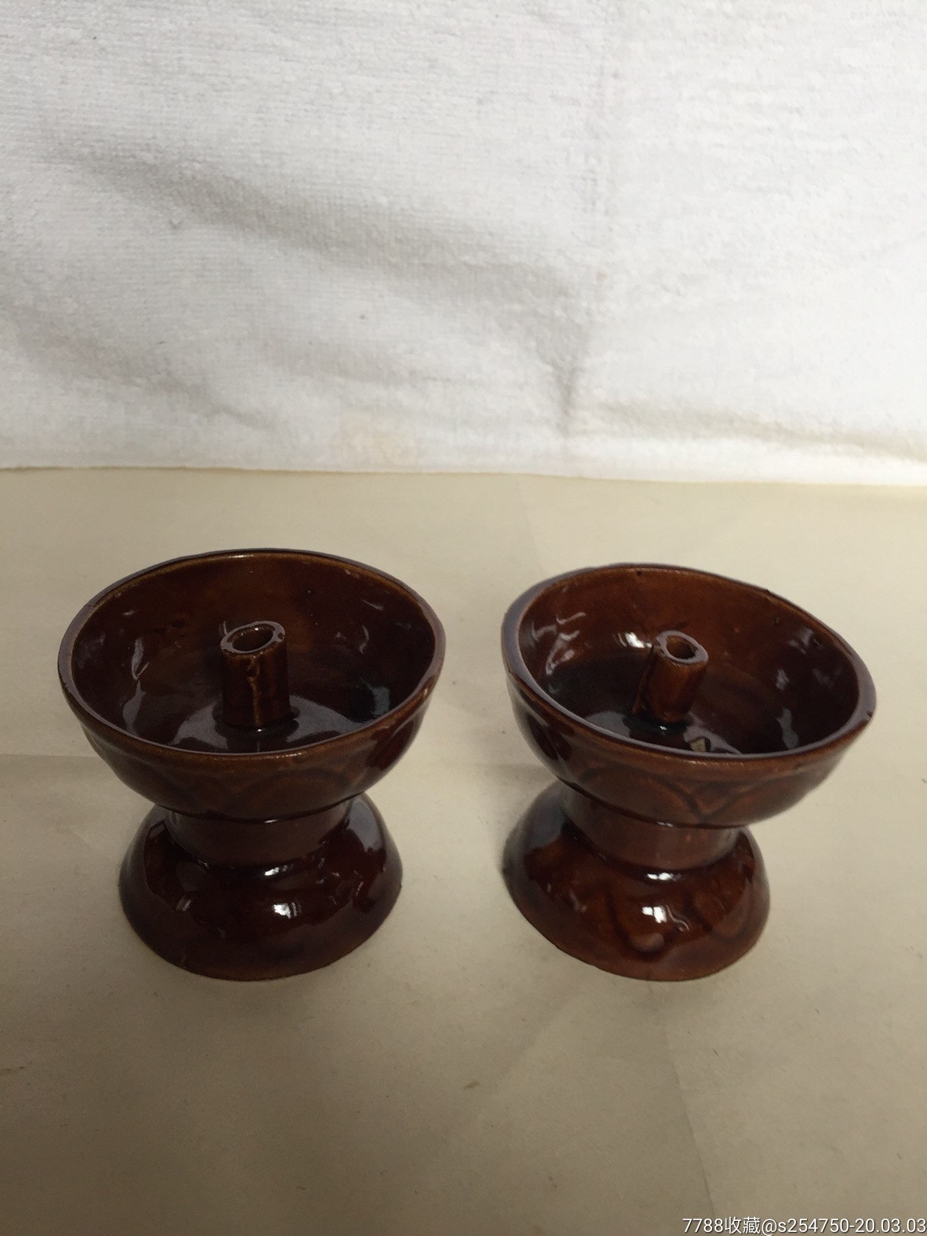 民国酱釉莲花纹油灯