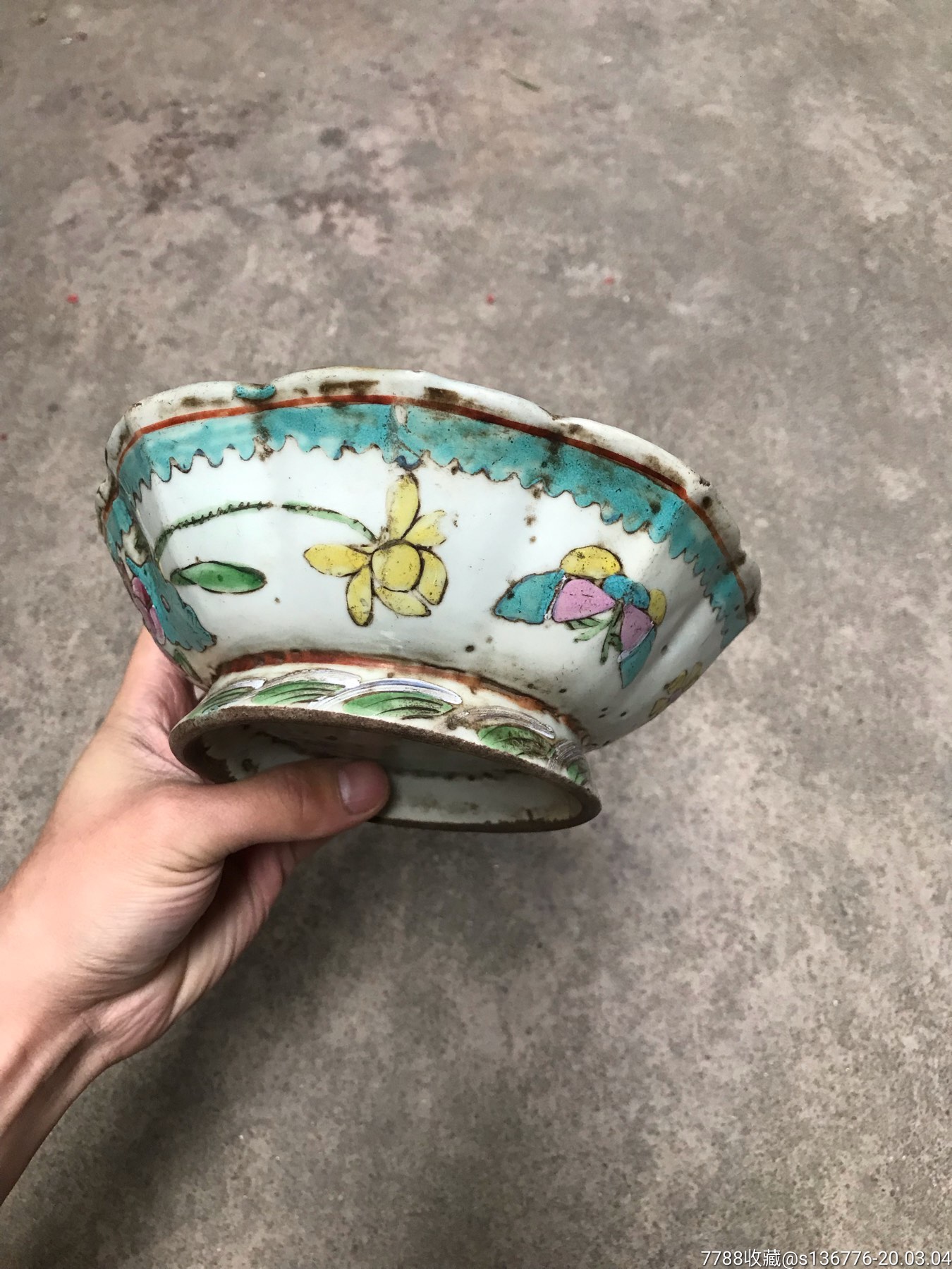 高脚八角粉彩碗