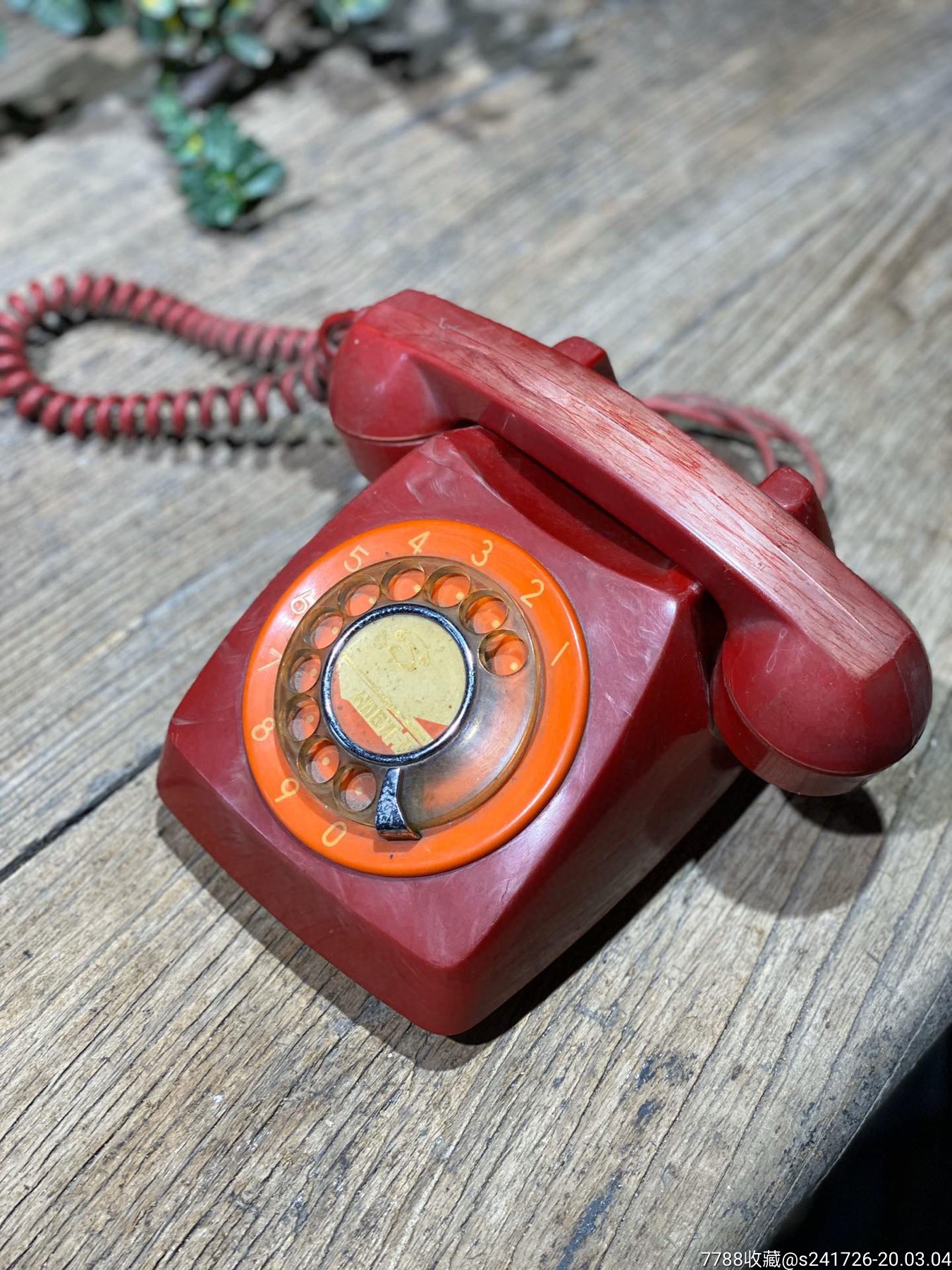 1653八十年代红色拨号电话