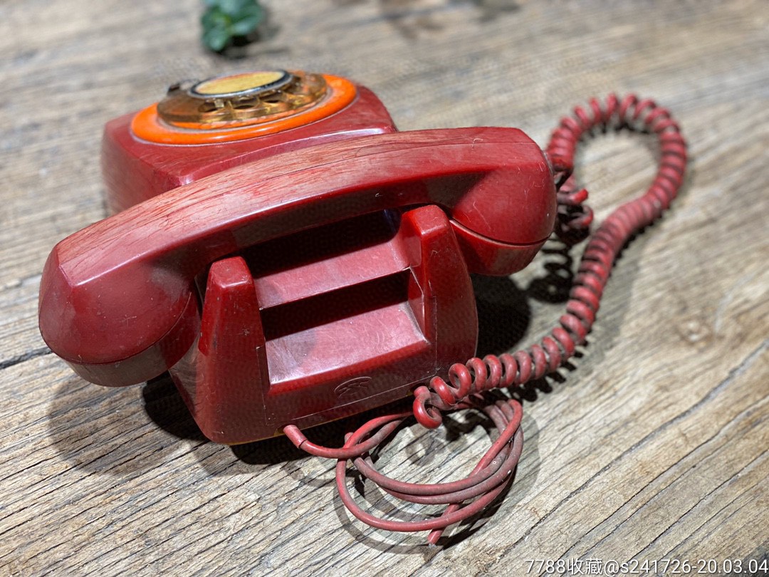 1653八十年代红色拨号电话