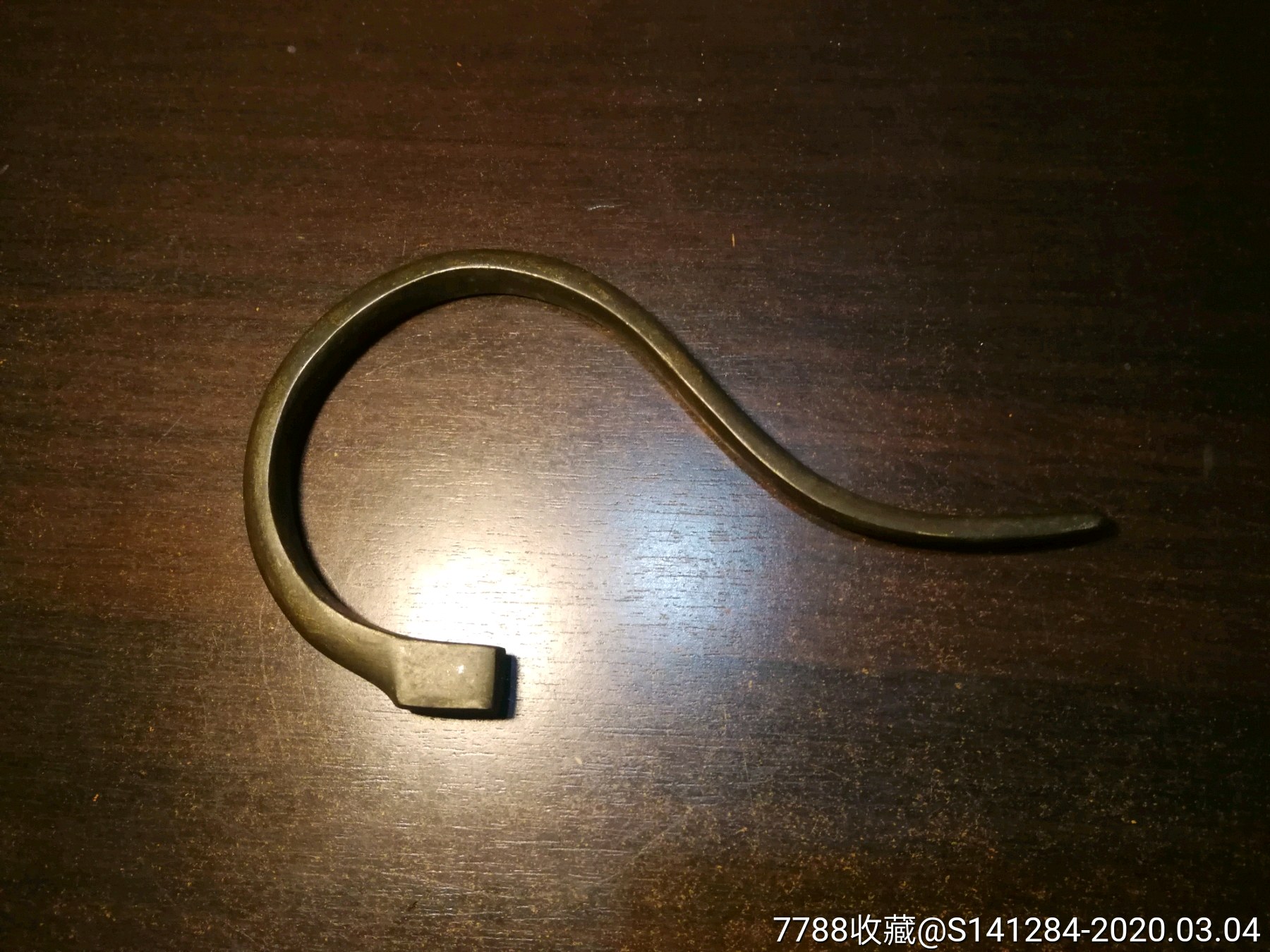 老孟字头,铜质厚实,做工精致,包浆厚重,多用于百灵画眉,钩中