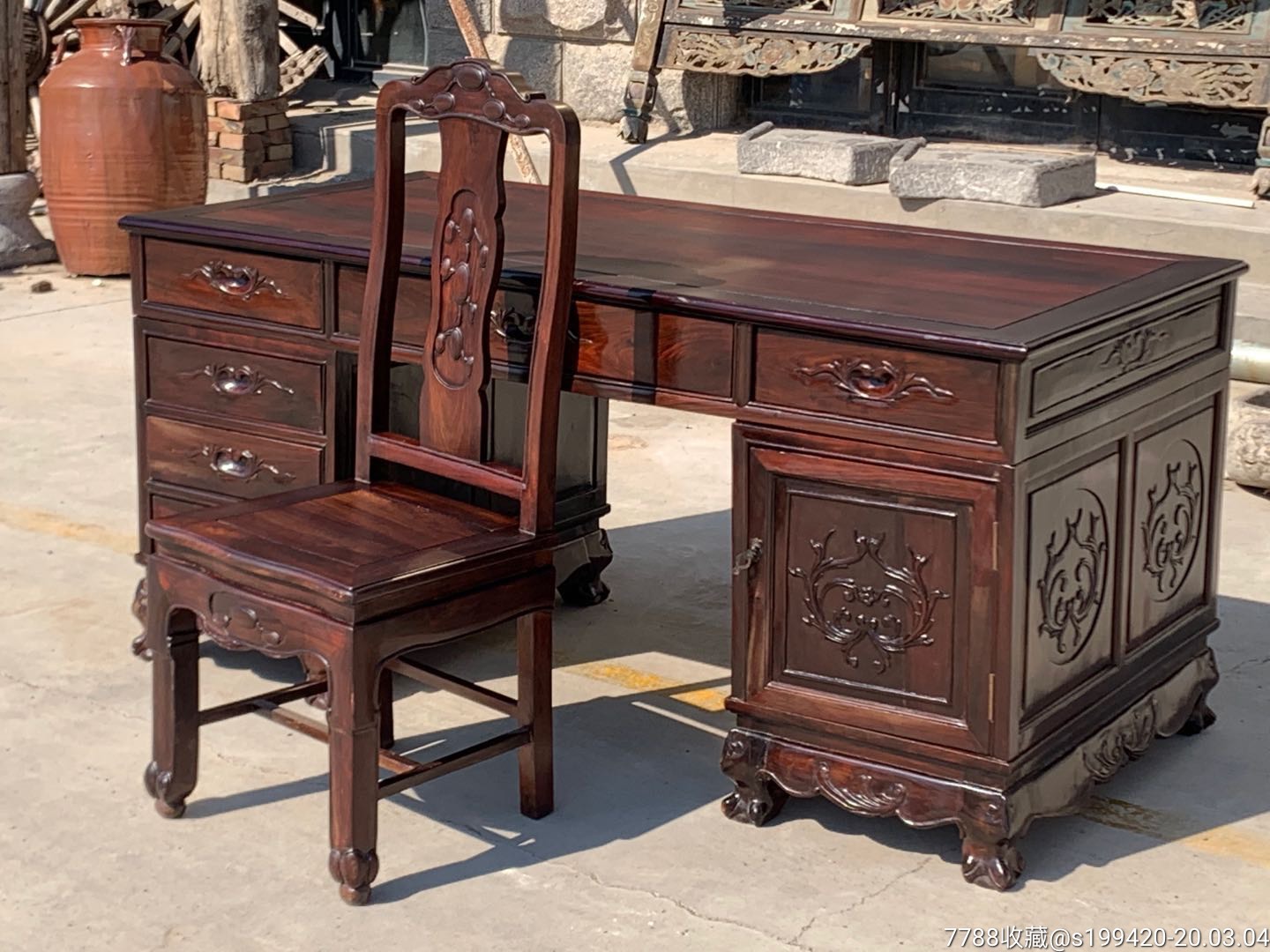 民国大红酸枝交趾黄檀老虎腿雕刻花开富贵老板台加老板椅两件套四面满