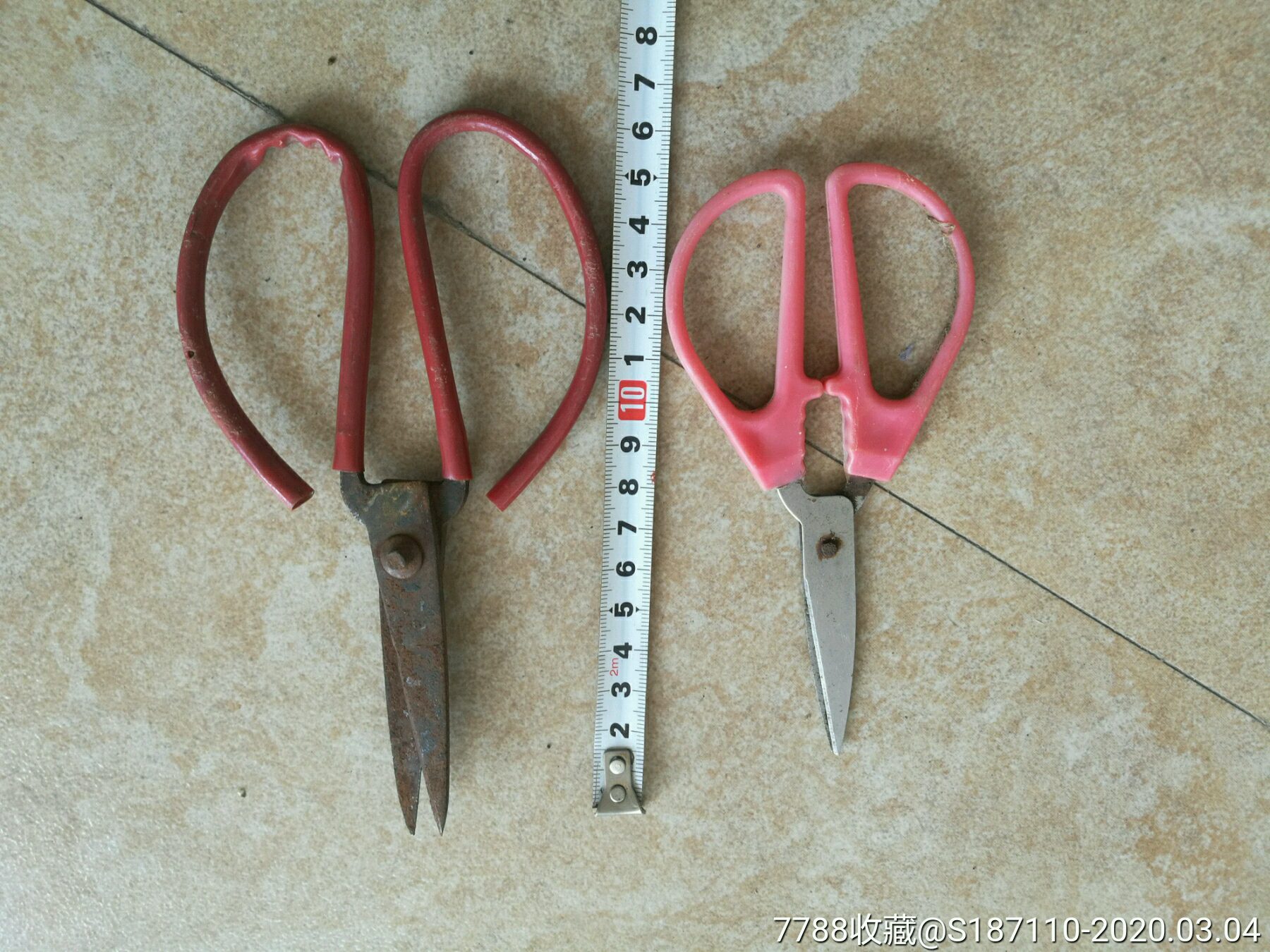 两把老剪刀