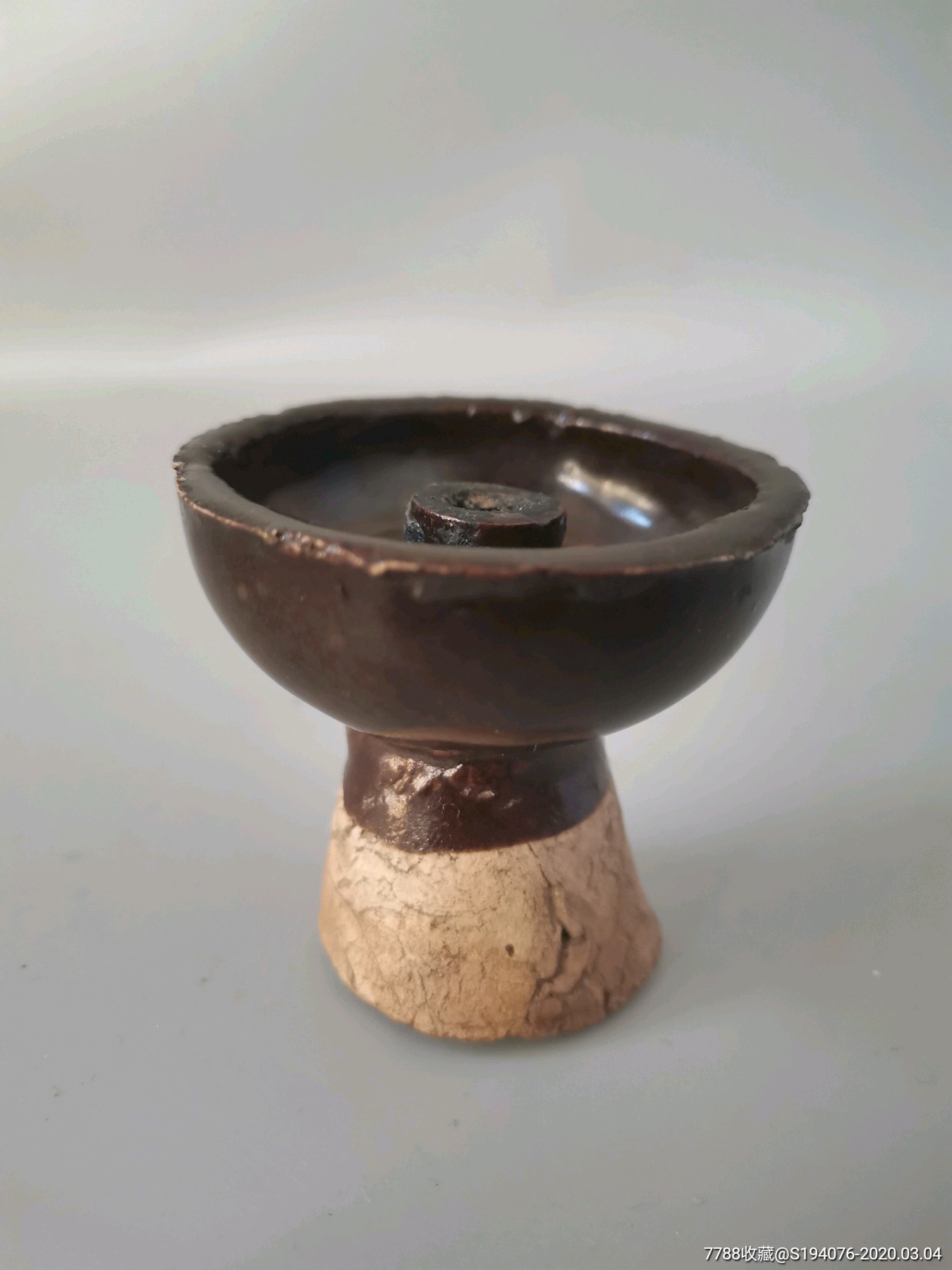 明代酱釉油灯